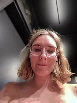 The Snowwhitee online show from December 2024 10:22:01 PM