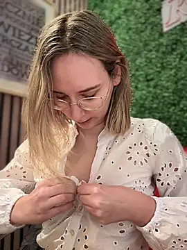 The Snowwhitee online show from January 2025 09:24:01 AM