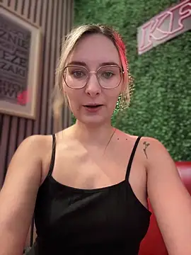 The Snowwhitee online show from February 2025 09:01:01 AM