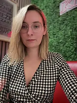 The Snowwhitee online show from March 2025 07:15:01 PM