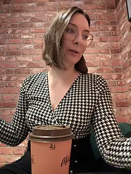 The Snowwhitee online show from October 2025 07:37:02 AM