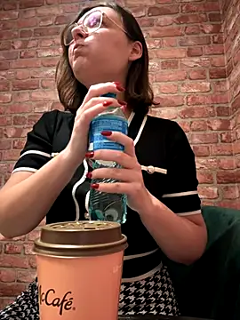 The Snowwhitee online show from October 2025 07:12:02 PM