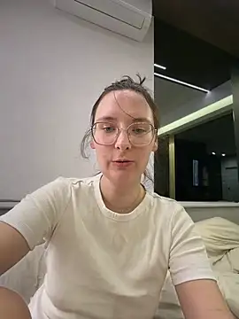 The Snowwhitee online show from April 2026 07:55:01 PM