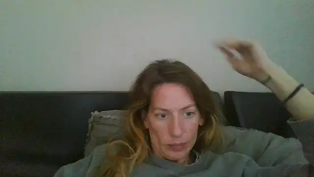 Snapshot of Rhodesxox chatting on November 2025 05:57:02 PM Rhodesxox online show from November 2025 05:57:02 PM