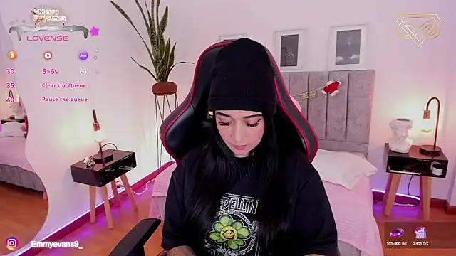 EmmyEvans1 online show from December 2024 07:10:02 PM