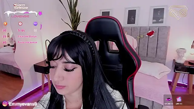 EmmyEvans1 online show from December 2024 07:20:01 PM