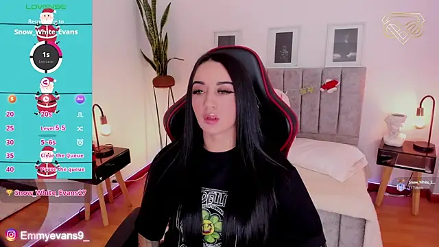 EmmyEvans1 online show from December 2024 07:32:01 PM