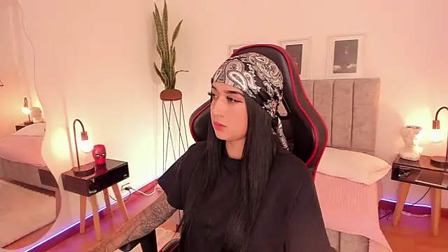 EmmyEvans1 online show from January 2025 07:39:01 PM