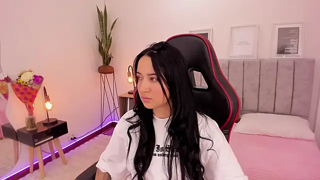 EmmyEvans1 online show from March 2025 07:17:01 PM