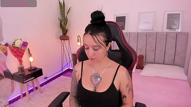 EmmyEvans1 online show from March 2025 07:37:02 PM