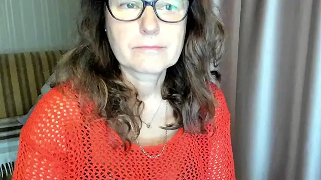 lauraoven online show from November 2025 07:54:01 AM