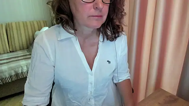 lauraoven online show from July 2026 07:15:02 AM