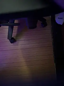 Snapshot of JohnnyBigShot chatting on November 2025 01:50:02 AM JohnnyBigShot online show from November 2025 01:50:02 AM