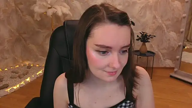 Snapshot of CloudGrace chatting on November 2025 06:18:01 PM CloudGrace online show from November 2025 06:18:01 PM