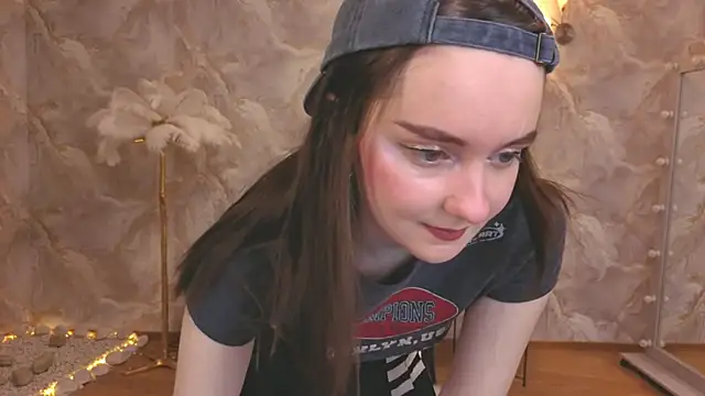 Snapshot of CloudGrace chatting on November 2025 03:21:02 AM CloudGrace online show from November 2025 03:21:02 AM