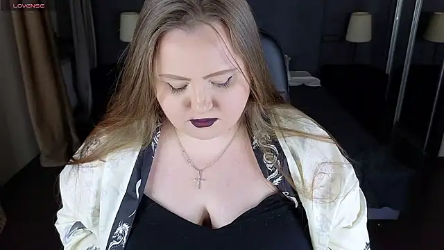 Snapshot of EMMA__CONNOR chatting on December 2024 01:41:02 AM EMMA CONNOR online show from December 2024 01:41:02 AM