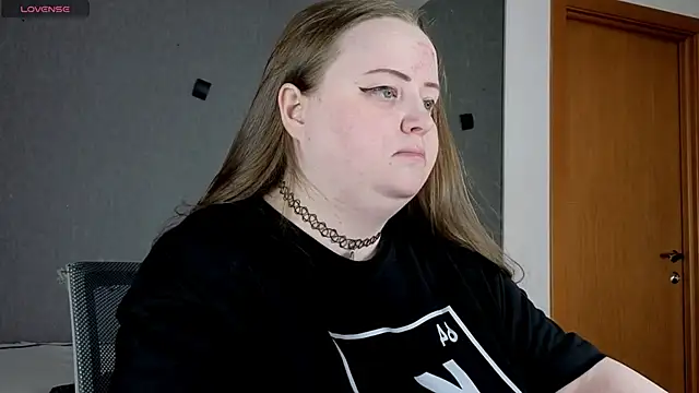 Snapshot of EMMA__CONNOR chatting on September 2025 07:24:02 AM EMMA CONNOR online show from September 2025 07:24:02 AM