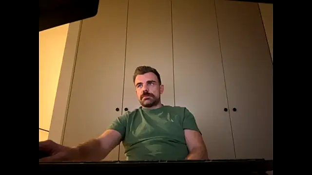 Snapshot of mrbigballs chatting on November 2025 09:15:01 PM mrbigballs online show from November 2025 09:15:01 PM