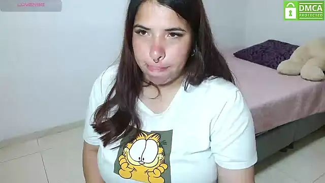 Snapshot of Karlathompson chatting on October 2025 11:06:02 PM Karlathompson online show from October 2025 11:06:02 PM