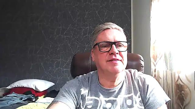 Snapshot of RobertStripX chatting on February 2025 11:05:02 AM RobertStripX online show from February 2025 11:05:02 AM