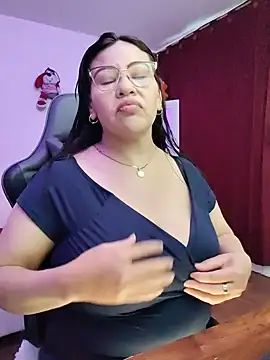esmeralda milf online show from June 2026 08:33:01 PM