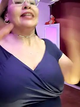 esmeralda milf online show from July 2026 08:33:02 PM
