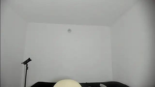 Snapshot of SARA_TS_FOX chatting on December 2025 11:21:02 PM SARA TS FOX online show from December 2025 11:21:02 PM