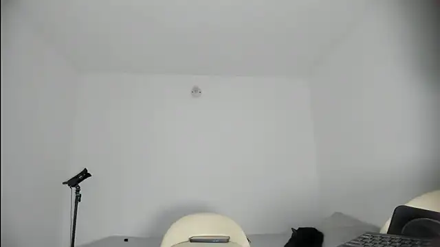 Snapshot of SARA_TS_FOX chatting on December 2025 06:45:02 PM SARA TS FOX online show from December 2025 06:45:02 PM