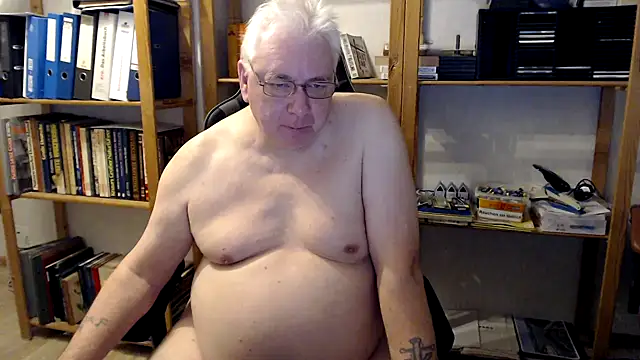 Snapshot of SchwanzhureXXL chatting on September 2025 04:15:01 AM SchwanzhureXXL online show from September 2025 04:15:01 AM