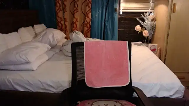 Snapshot of xheavenlytrans chatting on December 2025 03:33:01 AM xheavenlytrans online show from December 2025 03:33:01 AM