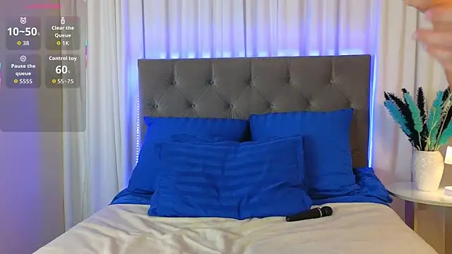 Ariana Petite online show from December 2025 12:27:01 AM