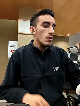 Snapshot of TommyMomentum chatting on November 2025 07:11:02 AM TommyMomentum online show from November 2025 07:11:02 AM