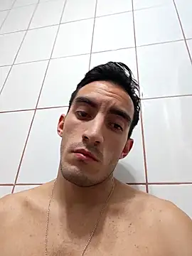 Snapshot of TommyMomentum chatting on December 2025 03:37:02 AM TommyMomentum online show from December 2025 03:37:02 AM