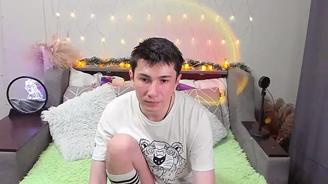 Yumi steve online show from September 2025 08:31:01 PM