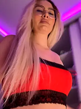 Snapshot of mollyxxx chatting on November 2025 05:50:02 AM mollyxxx online show from November 2025 05:50:02 AM