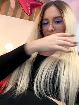 Snapshot of mollyxxx chatting on November 2025 04:25:02 AM mollyxxx online show from November 2025 04:25:02 AM