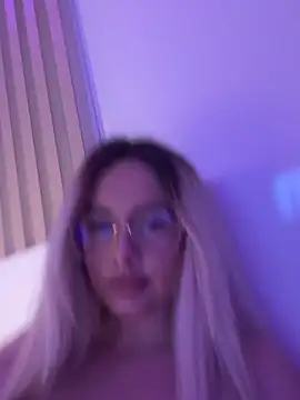 Snapshot of mollyxxx chatting on December 2025 02:41:02 AM mollyxxx online show from December 2025 02:41:02 AM