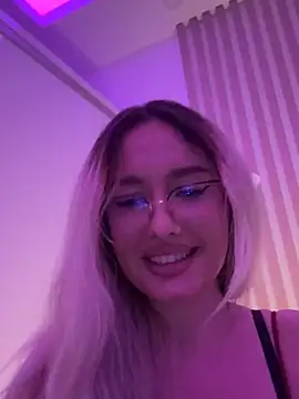 Snapshot of mollyxxx chatting on December 2025 09:11:01 PM mollyxxx online show from December 2025 09:11:01 PM