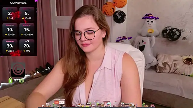 Snapshot of KellyKleine chatting on November 2025 10:05:01 AM KellyKleine online show from November 2025 10:05:01 AM