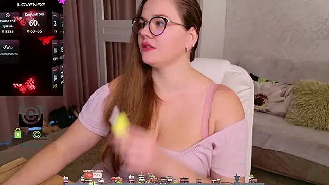 Snapshot of KellyKleine chatting on November 2025 06:24:02 AM KellyKleine online show from November 2025 06:24:02 AM