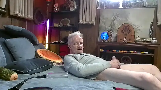 Makowboy online show from April 2026 04:37:01 PM