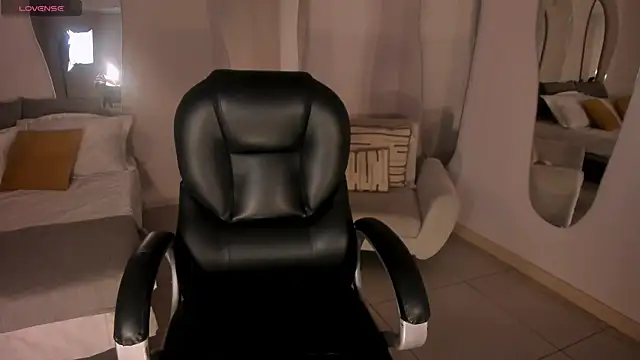 MiaRoberts1 online show from October 2025 12:38:02 PM