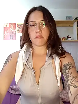 Snapshot of sereluxz chatting on October 2025 05:32:02 PM sereluxz online show from October 2025 05:32:02 PM