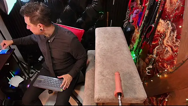 boy n girl online show from April 2026 11:47:02 AM