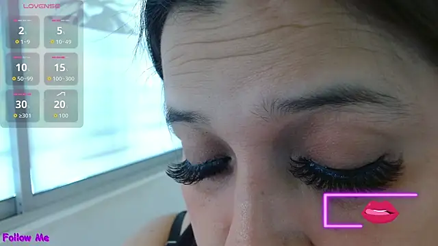 Kerly Doll online show from November 2025 04:53:01 PM