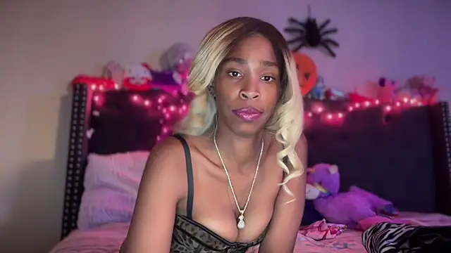 Snapshot of Cum2Charm chatting on November 2025 07:33:02 AM Cum2Charm online show from November 2025 07:33:02 AM