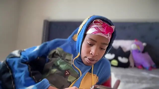 Snapshot of Cum2Charm chatting on November 2025 05:34:01 PM Cum2Charm online show from November 2025 05:34:01 PM