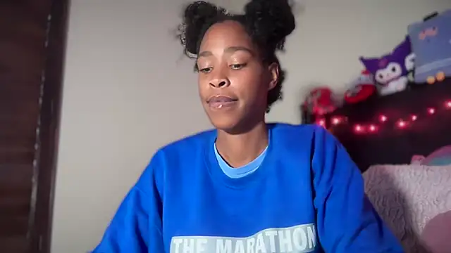 Snapshot of Cum2Charm chatting on November 2025 12:32:02 AM Cum2Charm online show from November 2025 12:32:02 AM