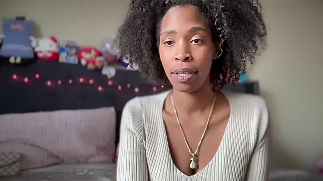 Snapshot of Cum2Charm chatting on December 2025 06:15:02 PM Cum2Charm online show from December 2025 06:15:02 PM