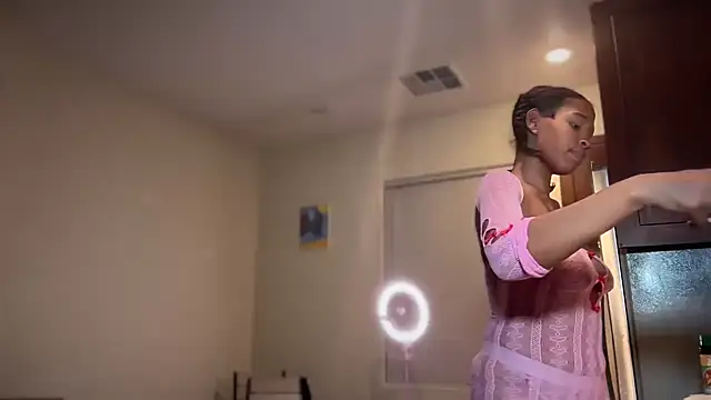 Snapshot of Cum2Charm chatting on January 2026 05:21:01 AM Cum2Charm online show from January 2026 05:21:01 AM